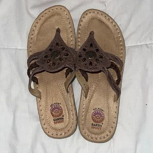 Earth spirt sanders size 9